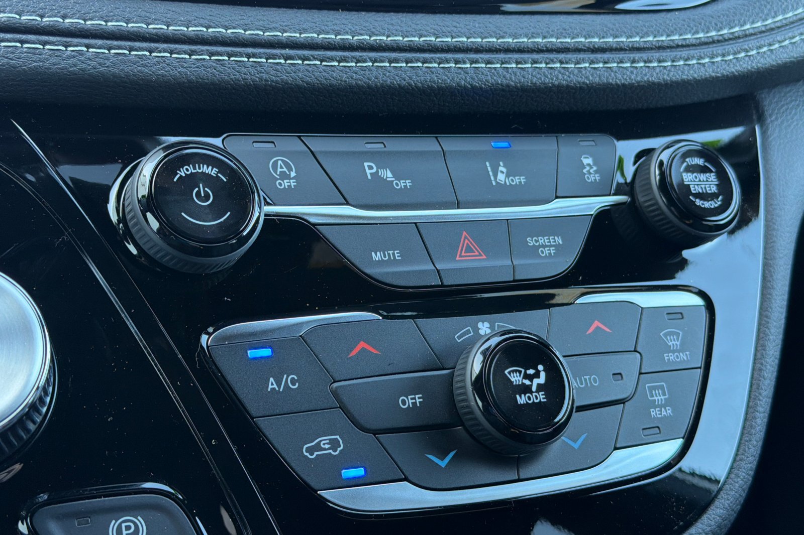 New 2026 Chrysler Pacifica Select AWD/4WD image 19