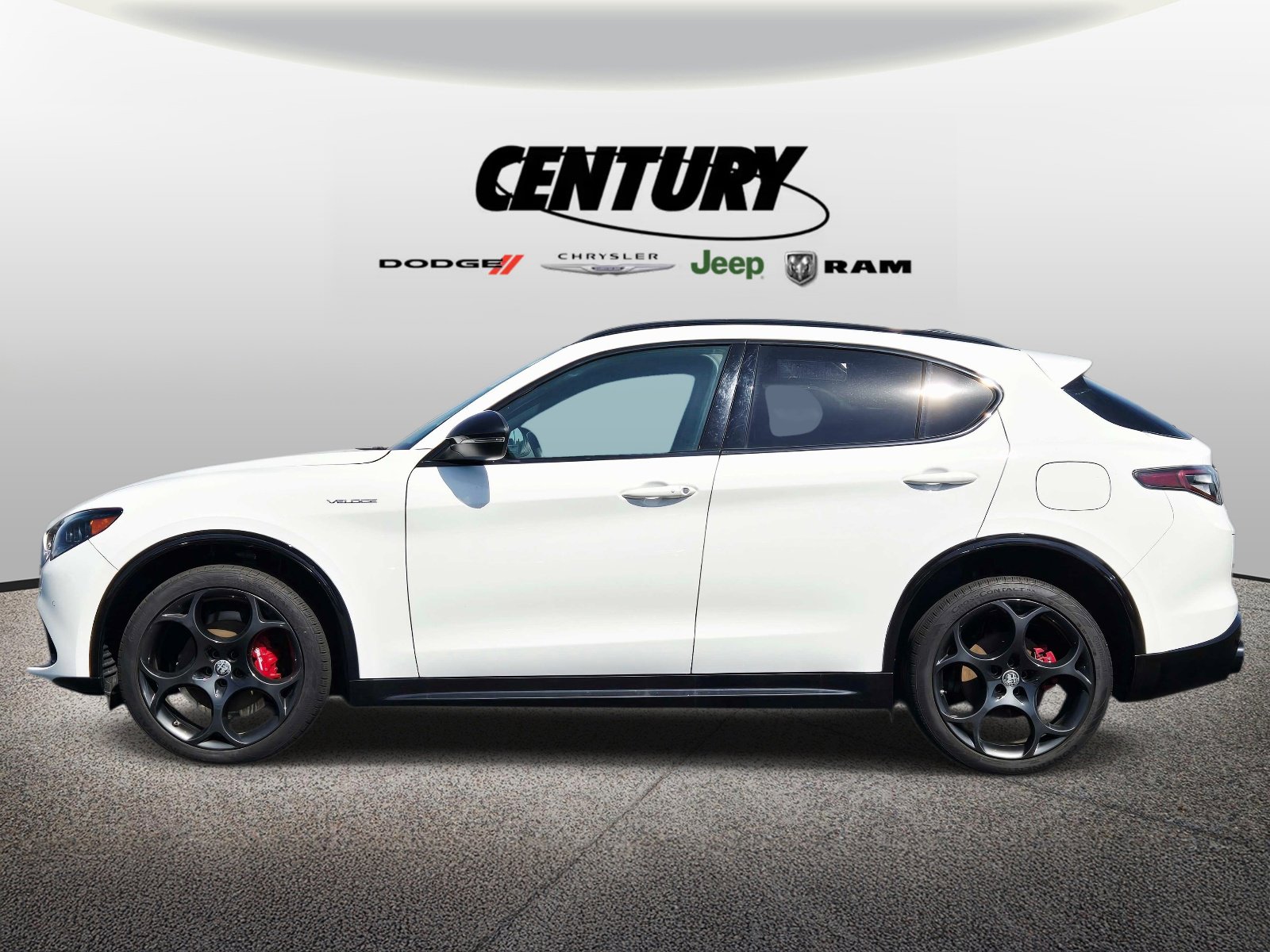 Used 2024 Alfa Romeo Stelvio Veloce AWD/4WD image 7