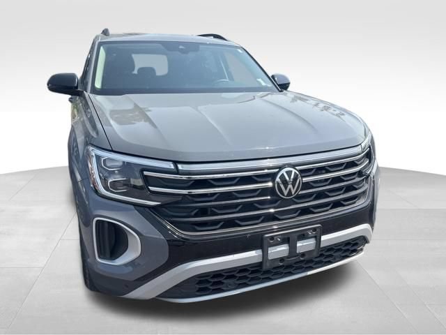 Used 2025 Volkswagen Atlas Peak Edition SE AWD/4WD image 18