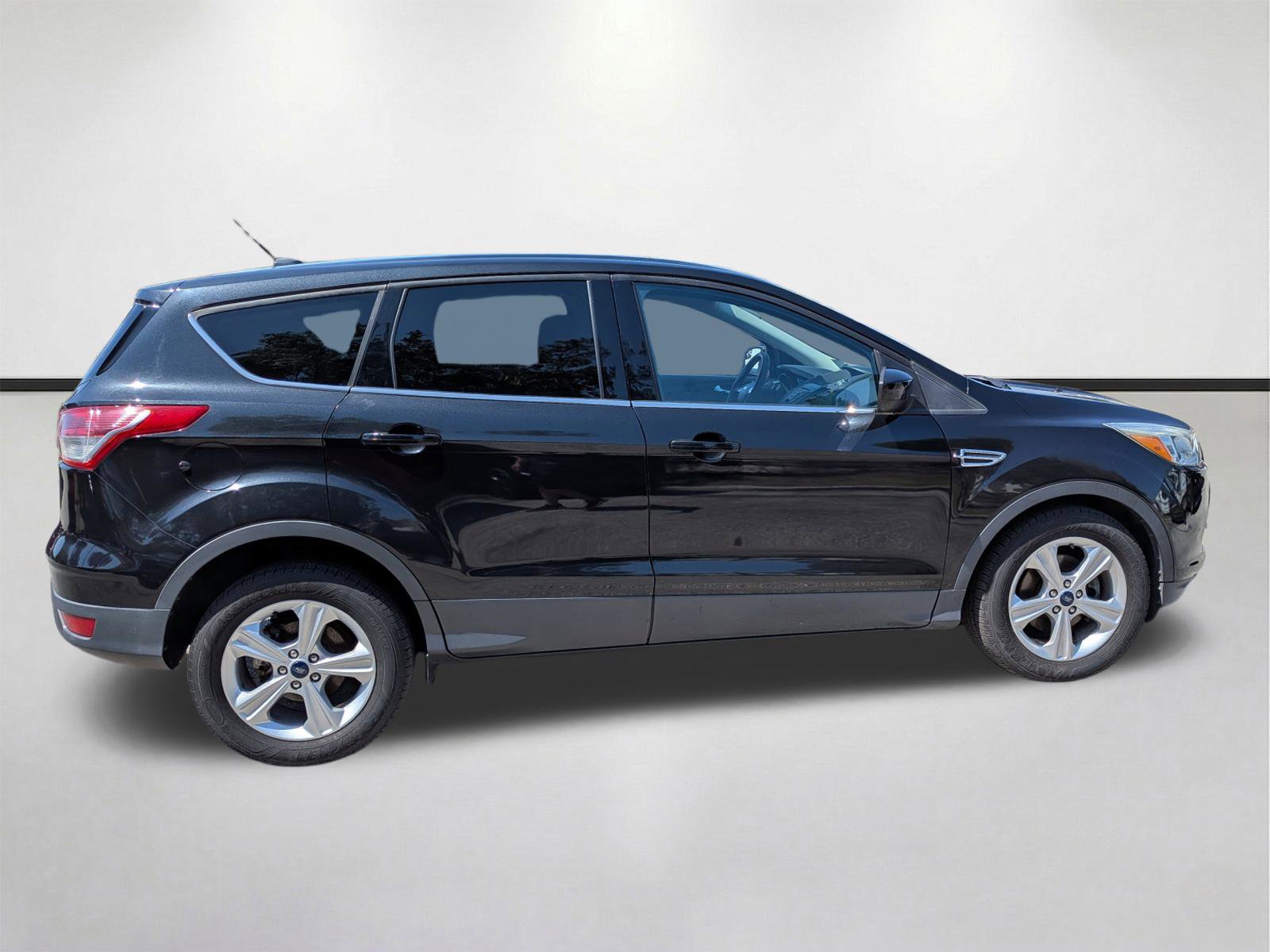 Used 2015 Ford Escape SE image 3