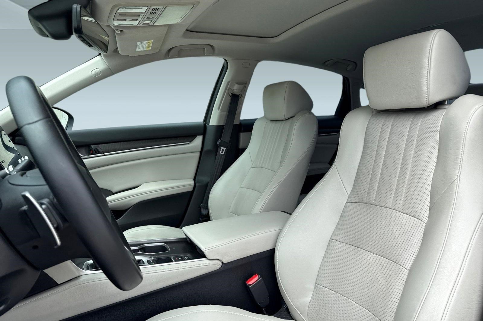 Used 2018 Honda Accord Touring image 22