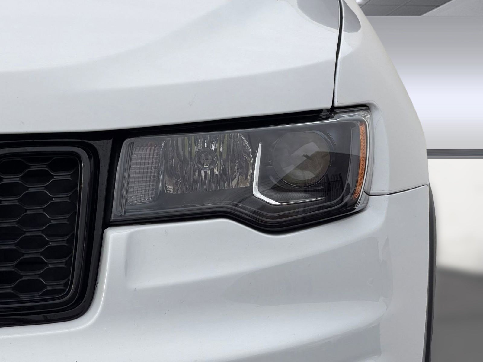 Used 2019 Jeep Grand Cherokee Laredo image 9