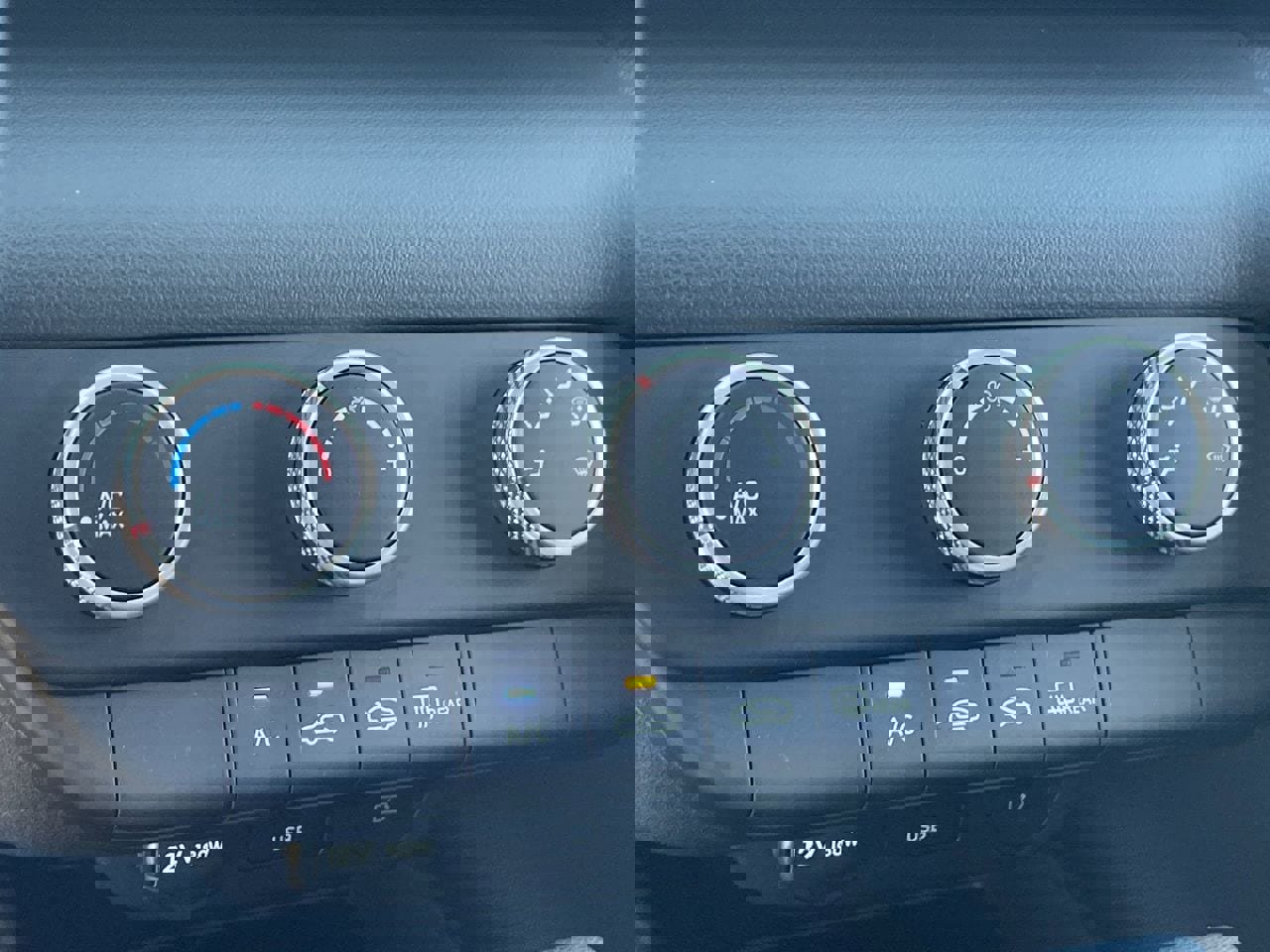 Certified 2024 Hyundai Elantra SE image 26