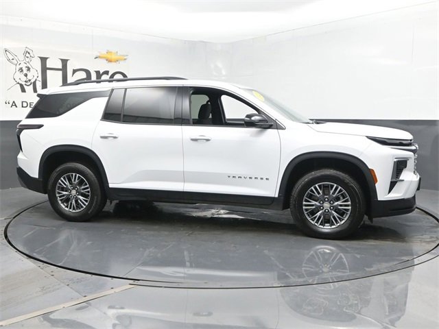 Used 2025 Chevrolet Traverse LT