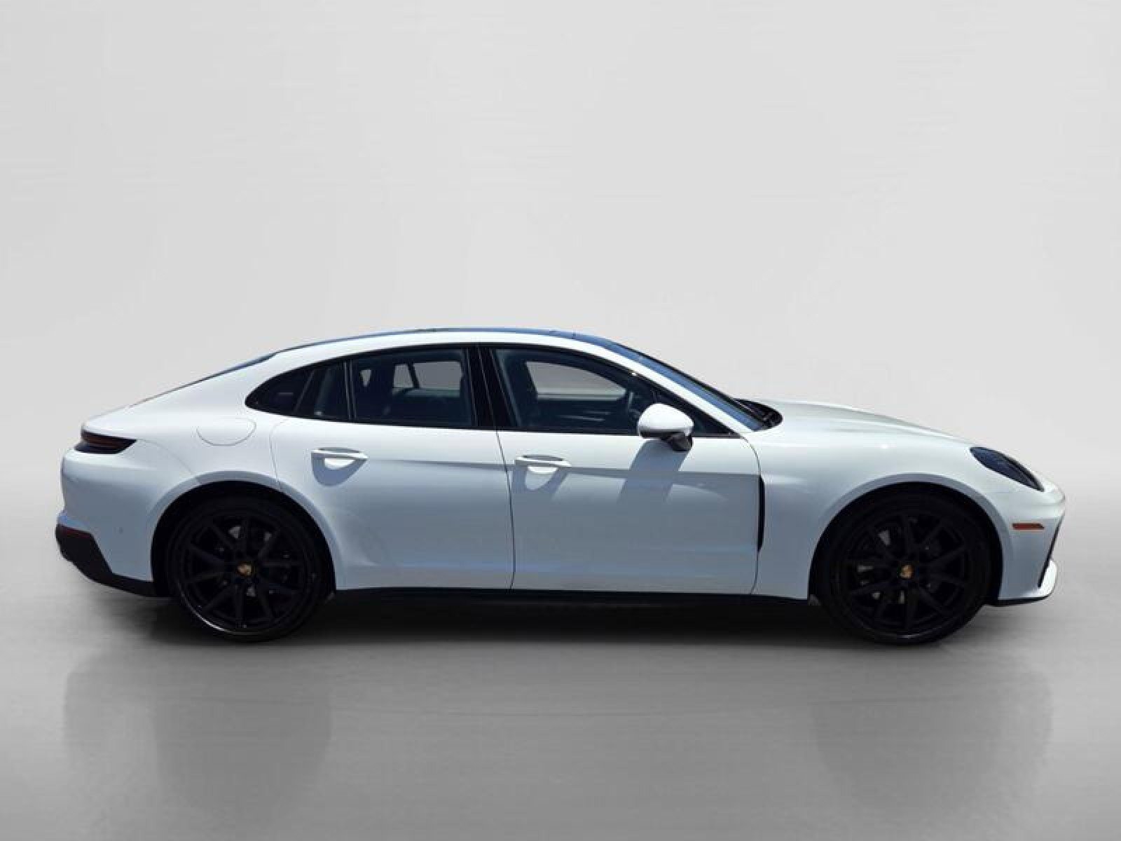 Used 2025 Porsche Panamera image 6