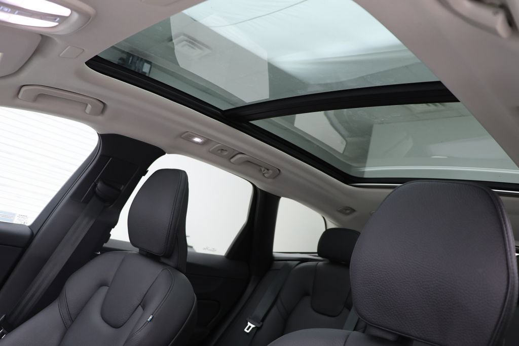 Used 2024 Volvo XC60 B5 Plus w/ Protection Package Premier image 16