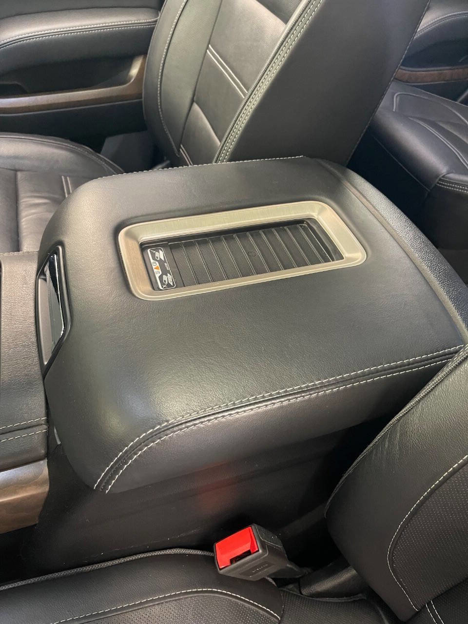 Used 2018 GMC Yukon Denali w/ Denali Ultimate Package AWD/4WD image 24