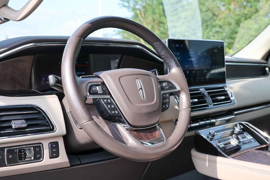 Certified 2022 Lincoln Navigator Reserve AWD/4WD image 28