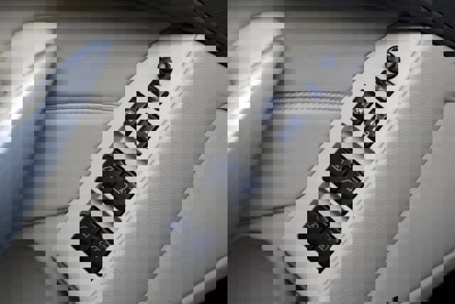 Used 2010 INFINITI G37 Sport w/ Premium Pkg image 12