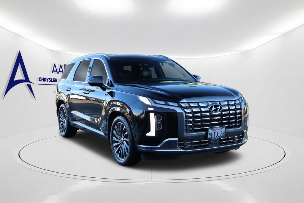 Used 2023 Hyundai Palisade Calligraphy FWD image 3