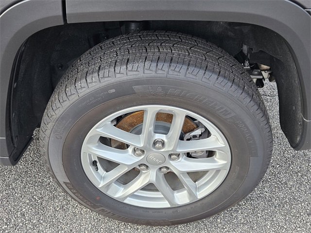 Used 2025 Jeep Grand Cherokee Laredo X image 7