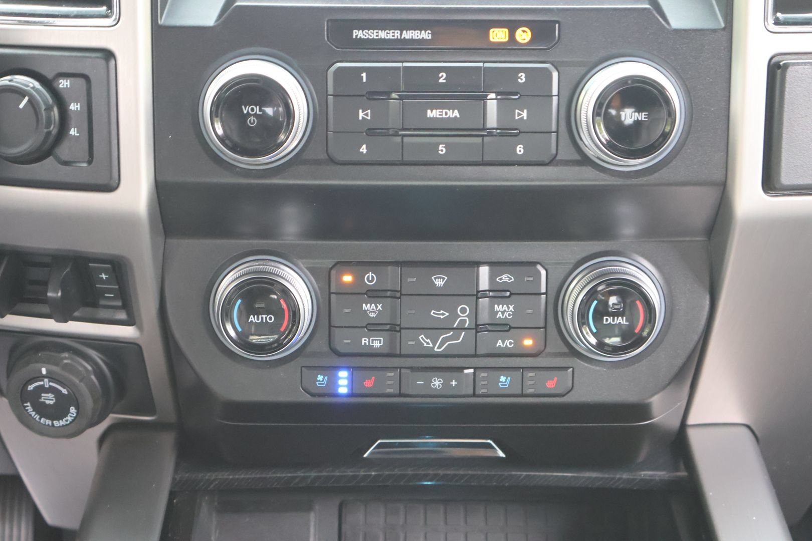 Used 2020 Ford F250 Platinum w/ Tremor Off-Road Package AWD/4WD image 17