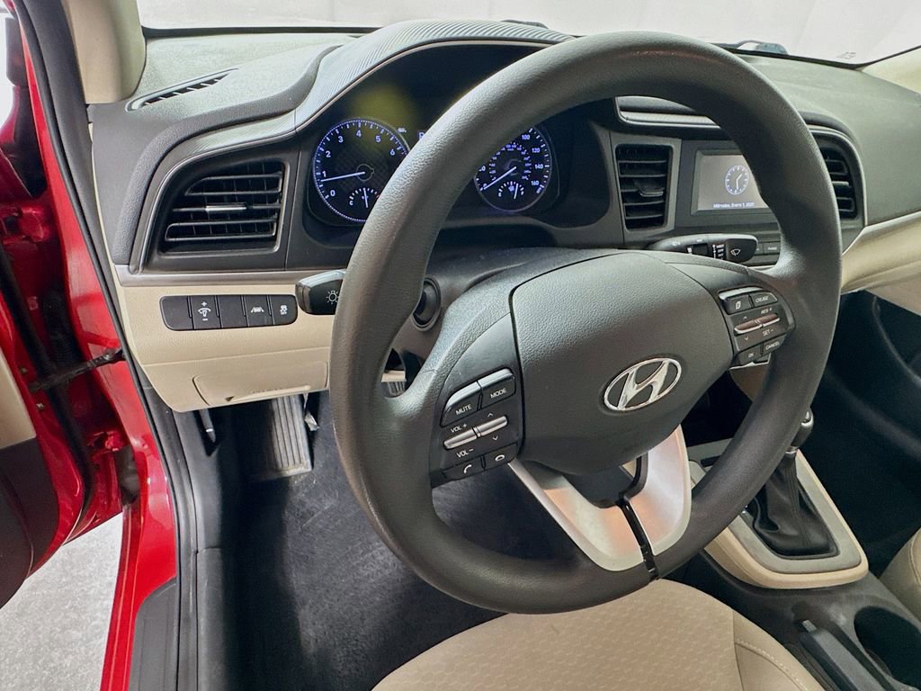 Used 2020 Hyundai Elantra SE w/ Winter Weather Package image 11