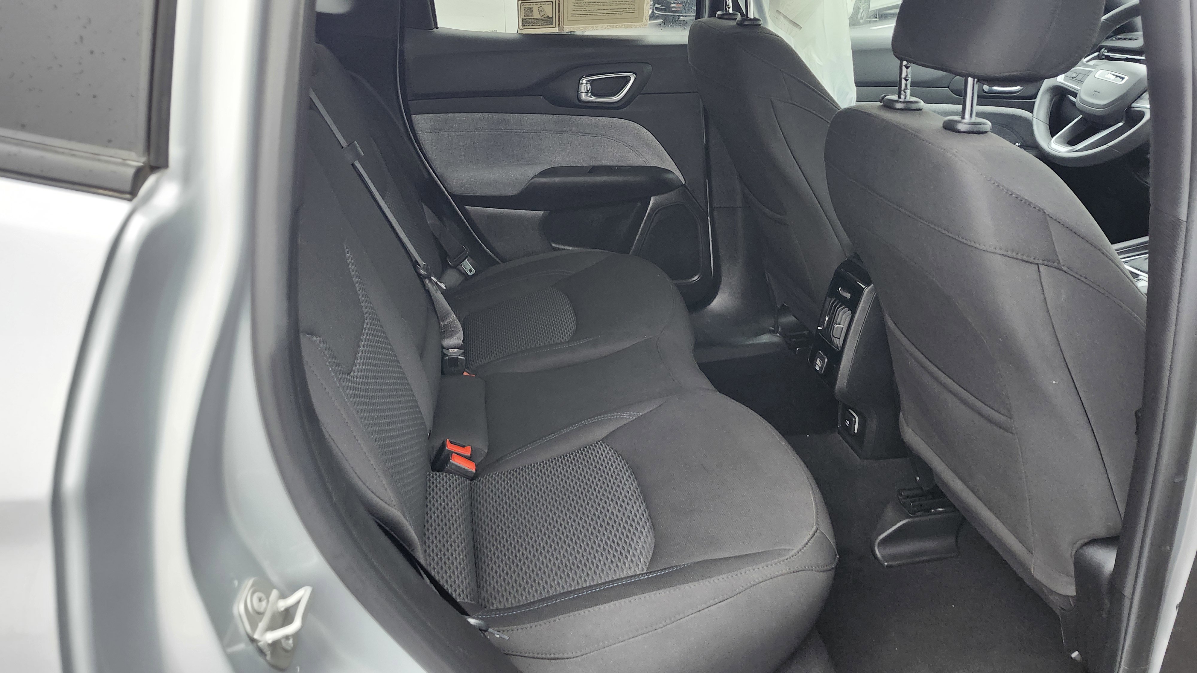 Used 2025 Jeep Compass Sport image 12