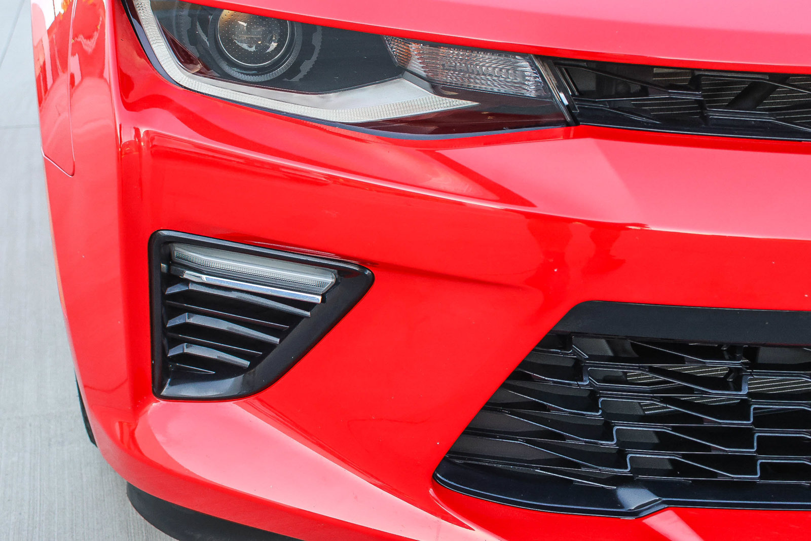 Used 2018 Chevrolet Camaro SS RWD image 14