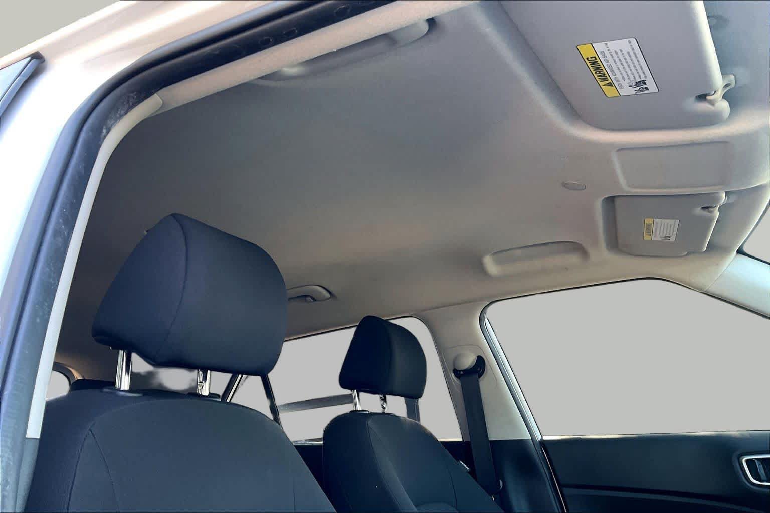 Used 2021 Hyundai Venue SE FWD image 14
