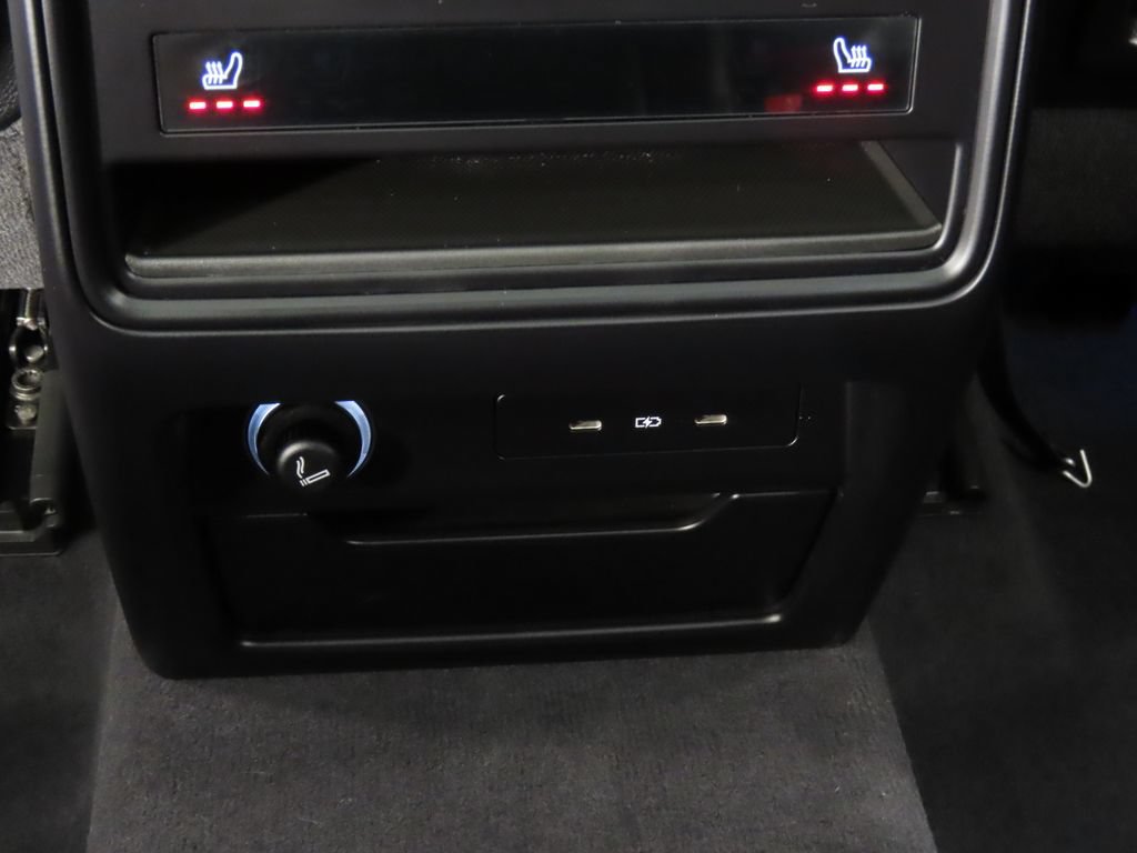 Certified 2025 Porsche Cayenne AWD/4WD image 34