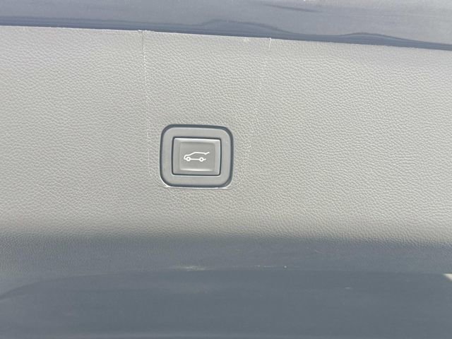 Used 2023 Chevrolet Traverse LT image 14