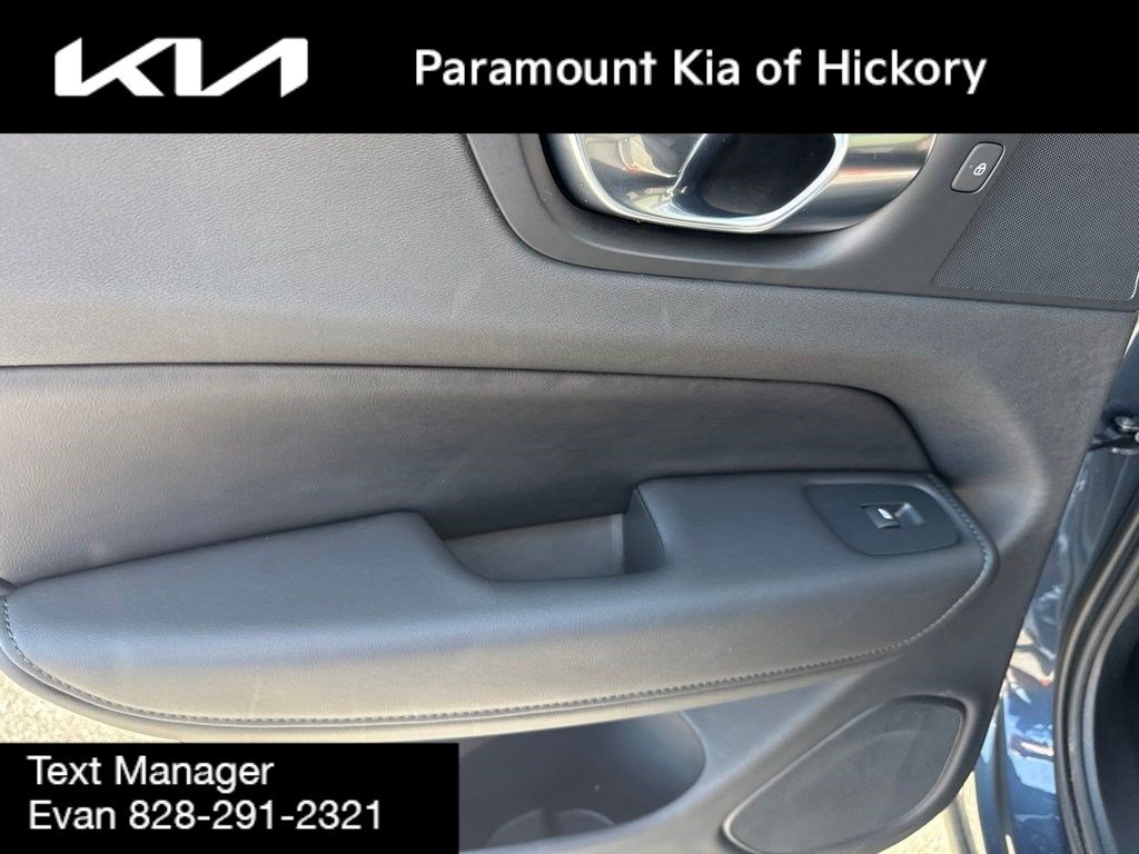 Used 2025 Volvo XC60 B5 Plus AWD/4WD image 13