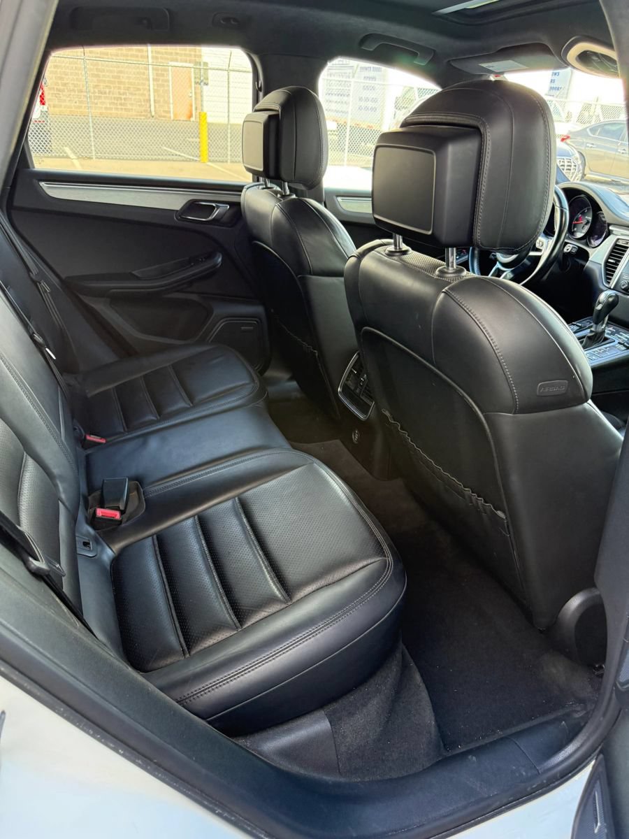 Used 2017 Porsche Macan Turbo w/ Premium Package Plus AWD/4WD image 20