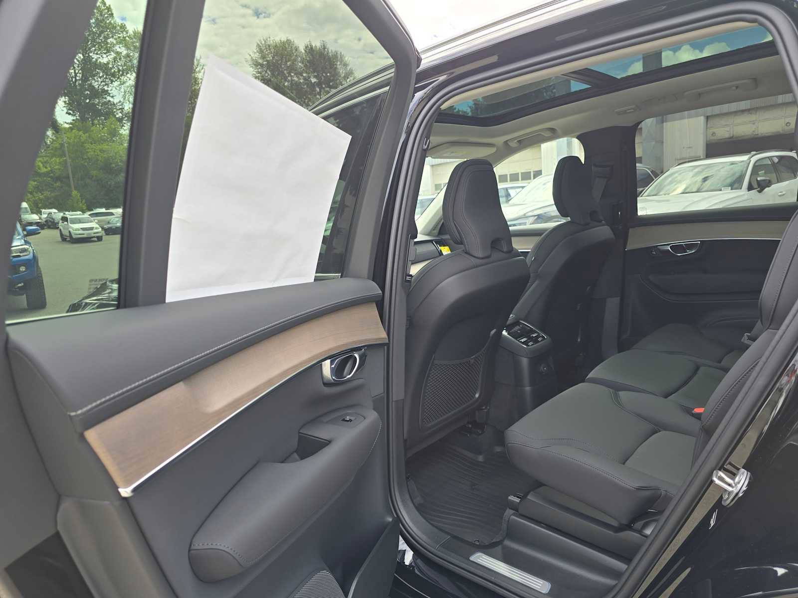 New 2026 Volvo XC90 T8 Plus w/ Protection Package AWD/4WD image 16