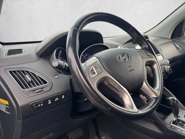 Used 2011 Hyundai Tucson GLS w/ Navigation Pkg 2 AWD/4WD image 10