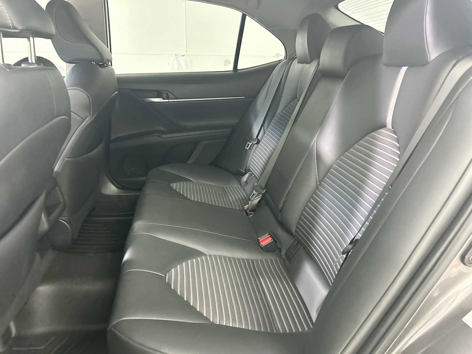Used 2018 Toyota Camry SE image 23
