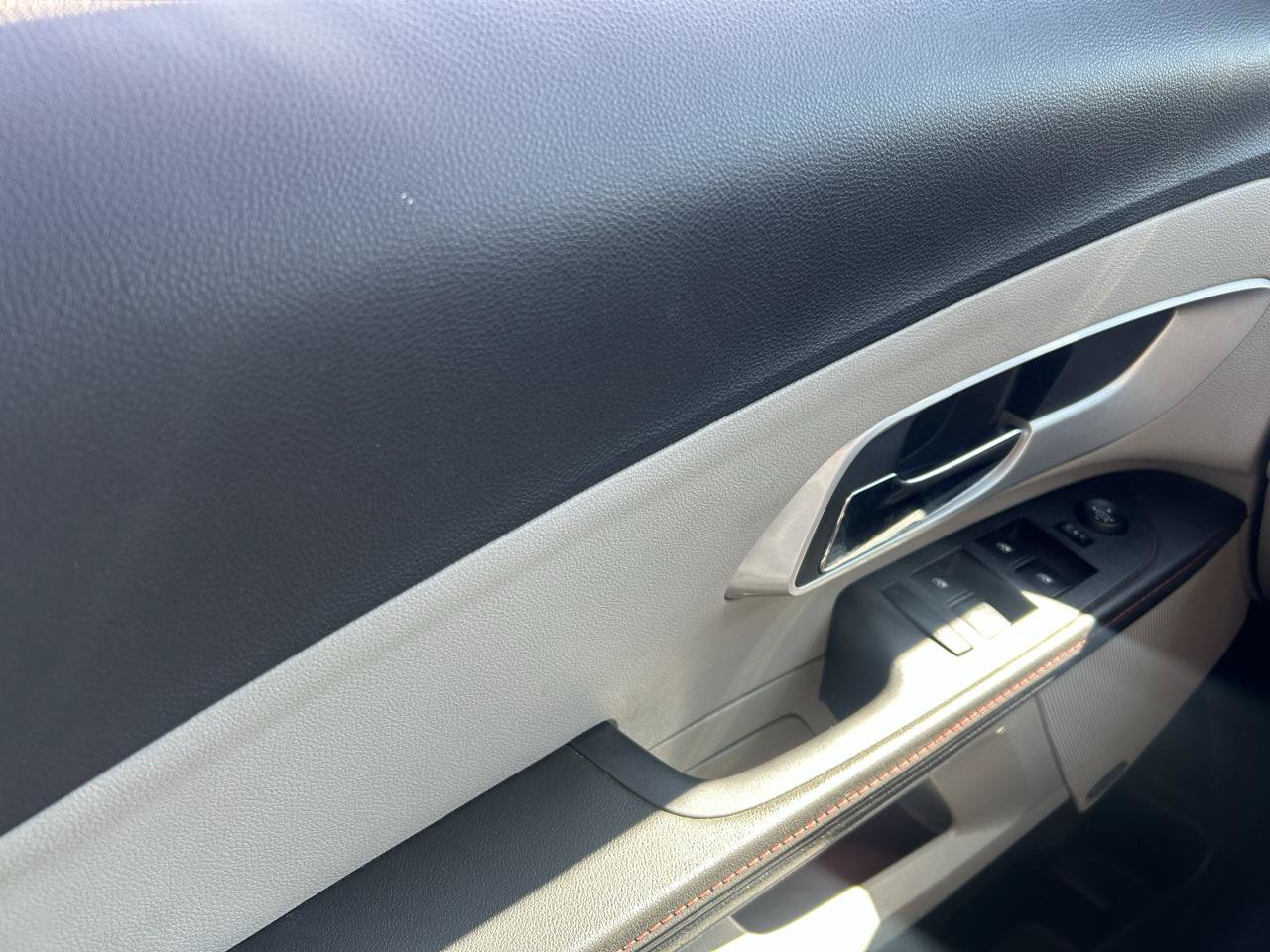 Used 2010 Chevrolet Equinox LT FWD image 28