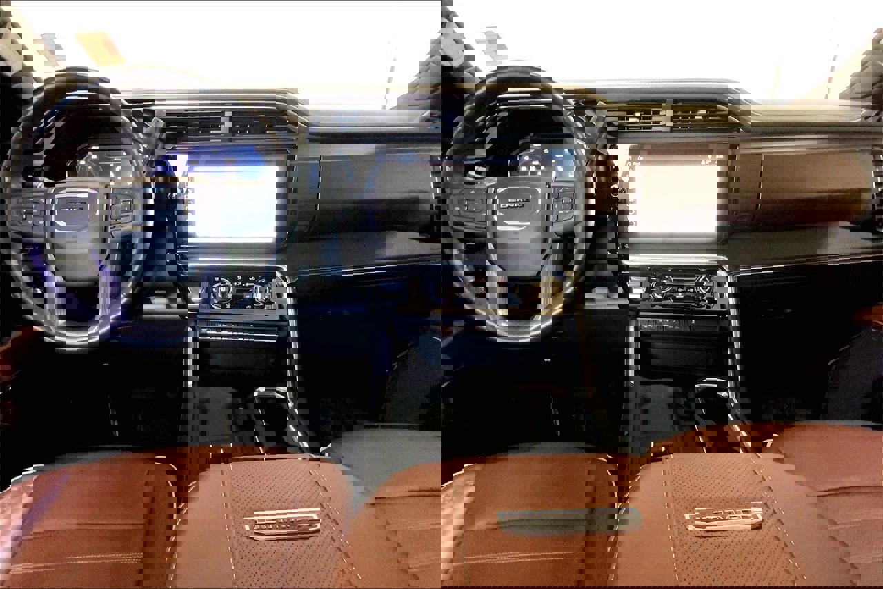 Used 2024 GMC Sierra 3500 Denali Ultimate image 15