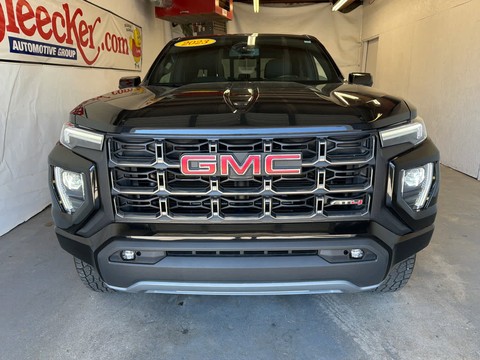 Used 2023 GMC Canyon AT4 w/ AT4 Premium Package AWD/4WD image 3