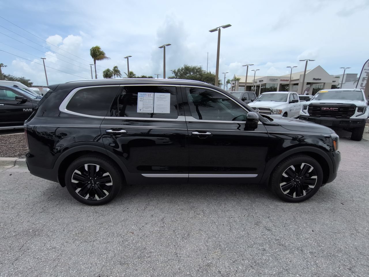Used 2025 Kia Telluride SX FWD image 4