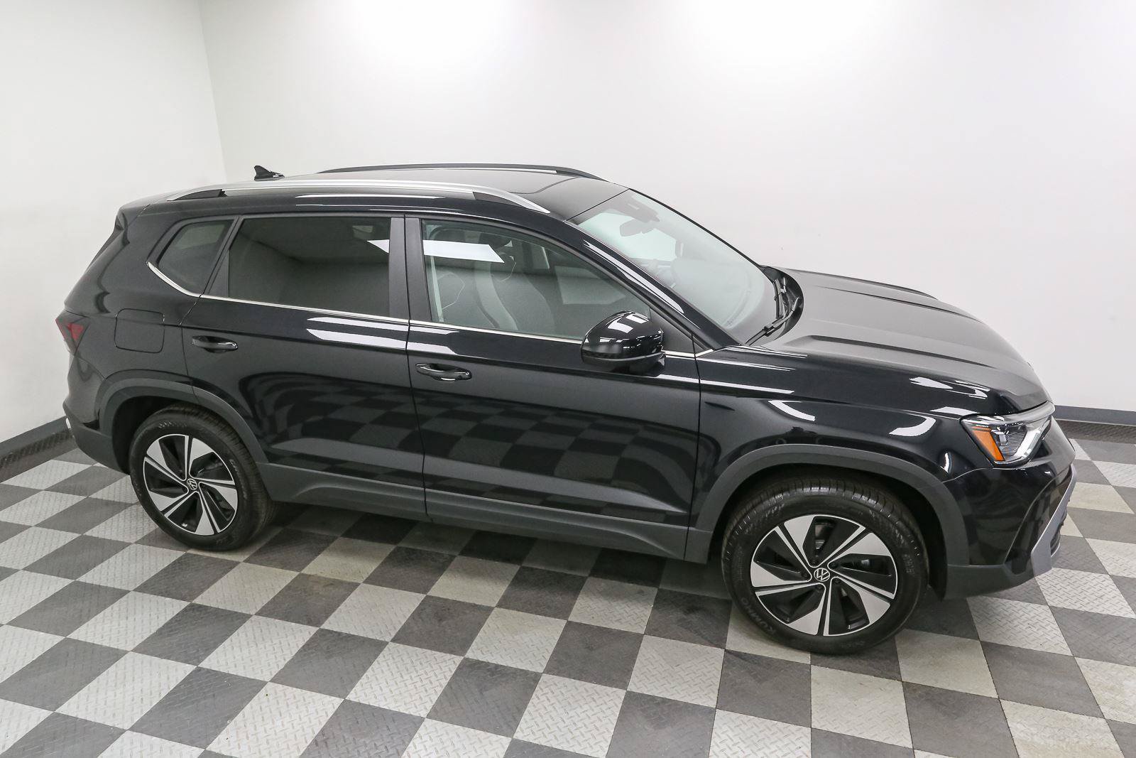 New 2026 Volkswagen Taos SE AWD/4WD image 5