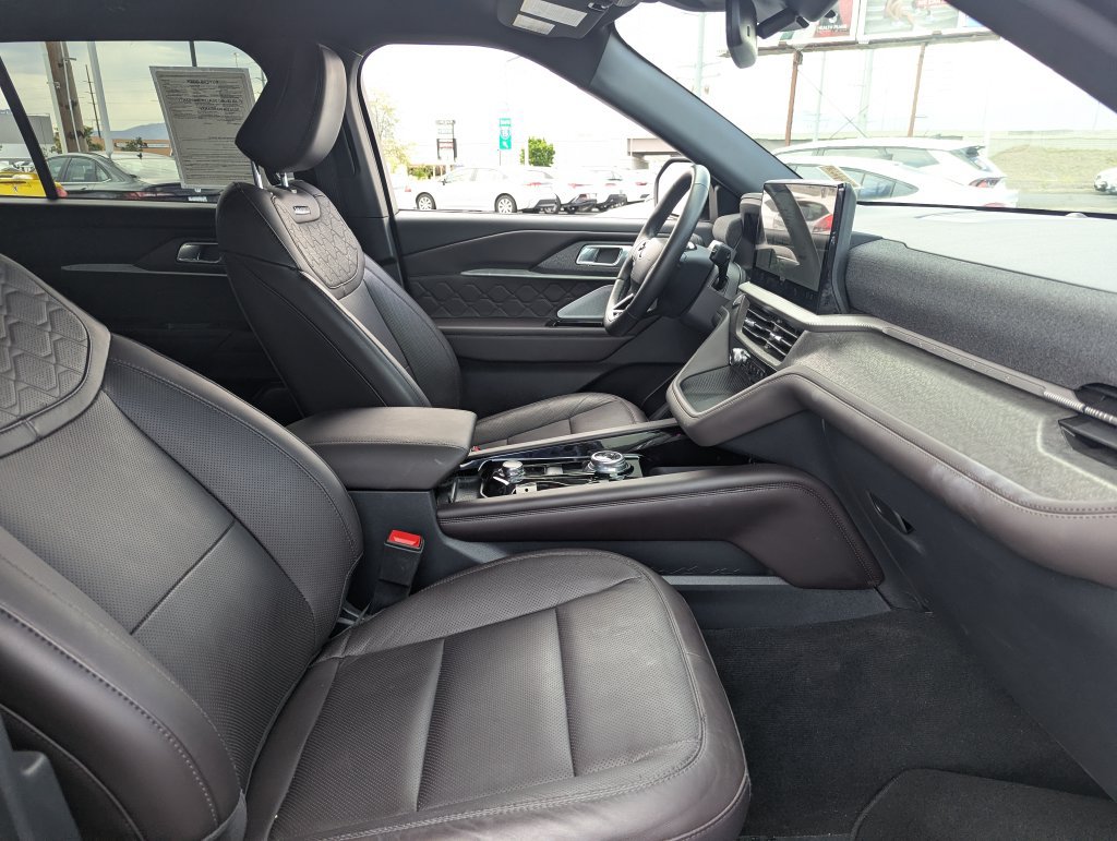 Used 2026 Ford Explorer Platinum w/ LUX Leather Package AWD/4WD image 37