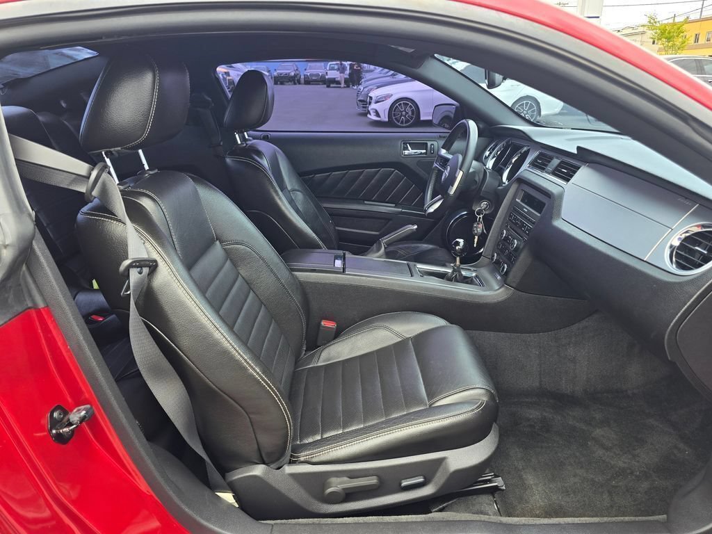 Used 2010 Ford Mustang Coupe RWD image 16