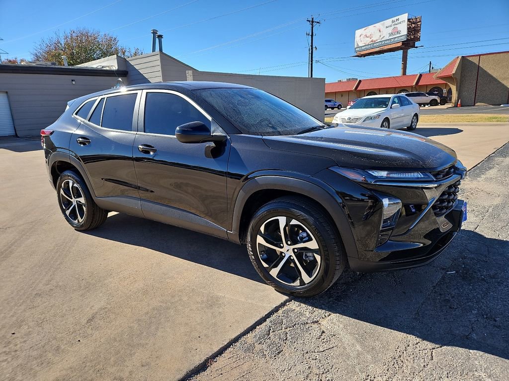 Used 2025 Chevrolet Trax RS w/ Driver Confidence Package image 1