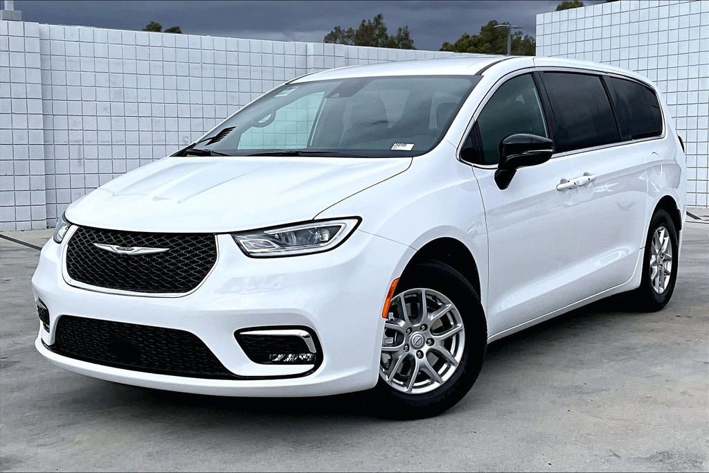 New 2026 Chrysler Pacifica Select FWD image 2