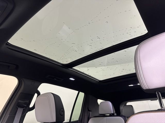 Used 2025 Chevrolet Traverse High Country image 30