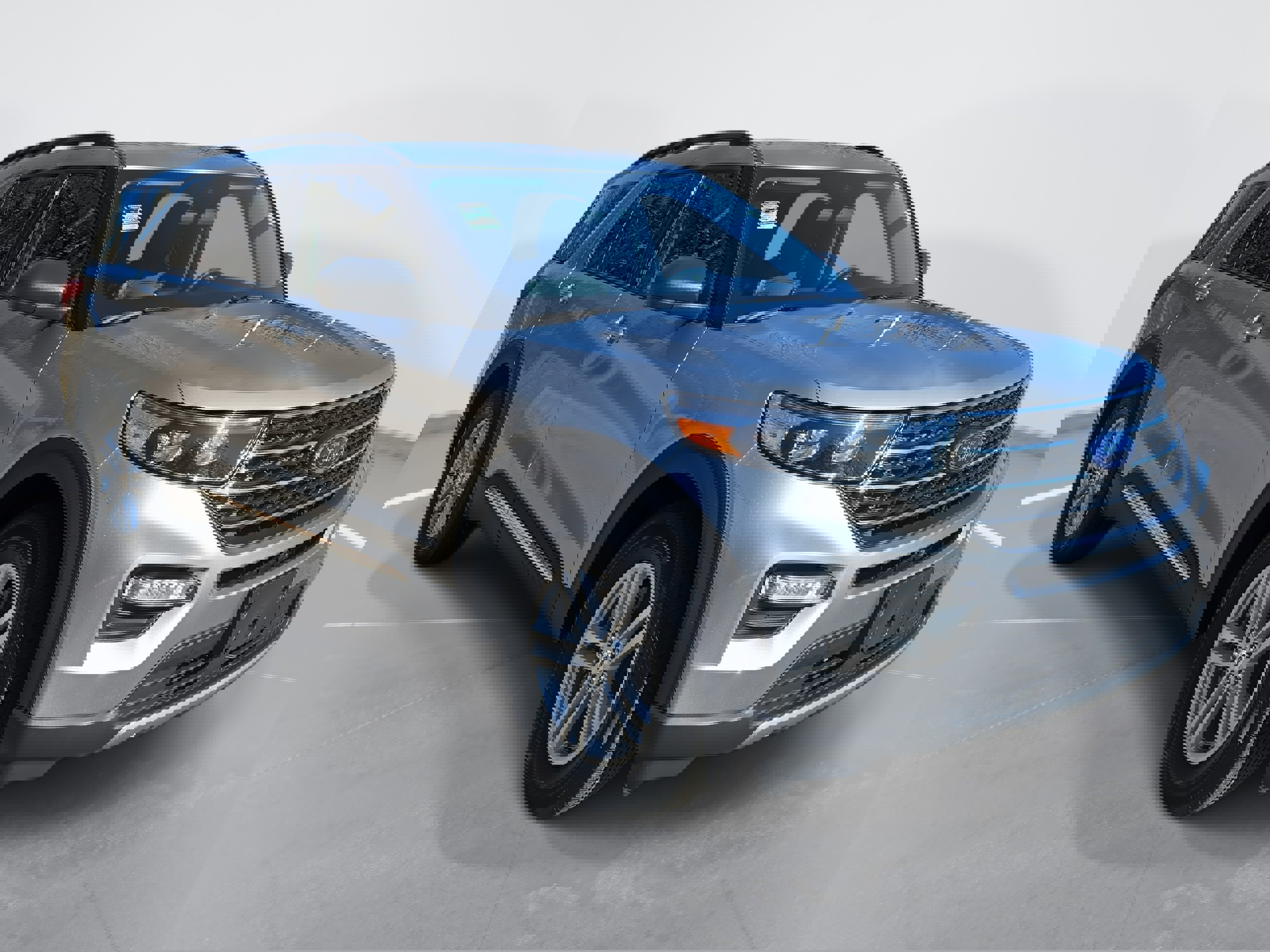 Used 2023 Ford Explorer XLT w/ Equipment Group 202A image 3