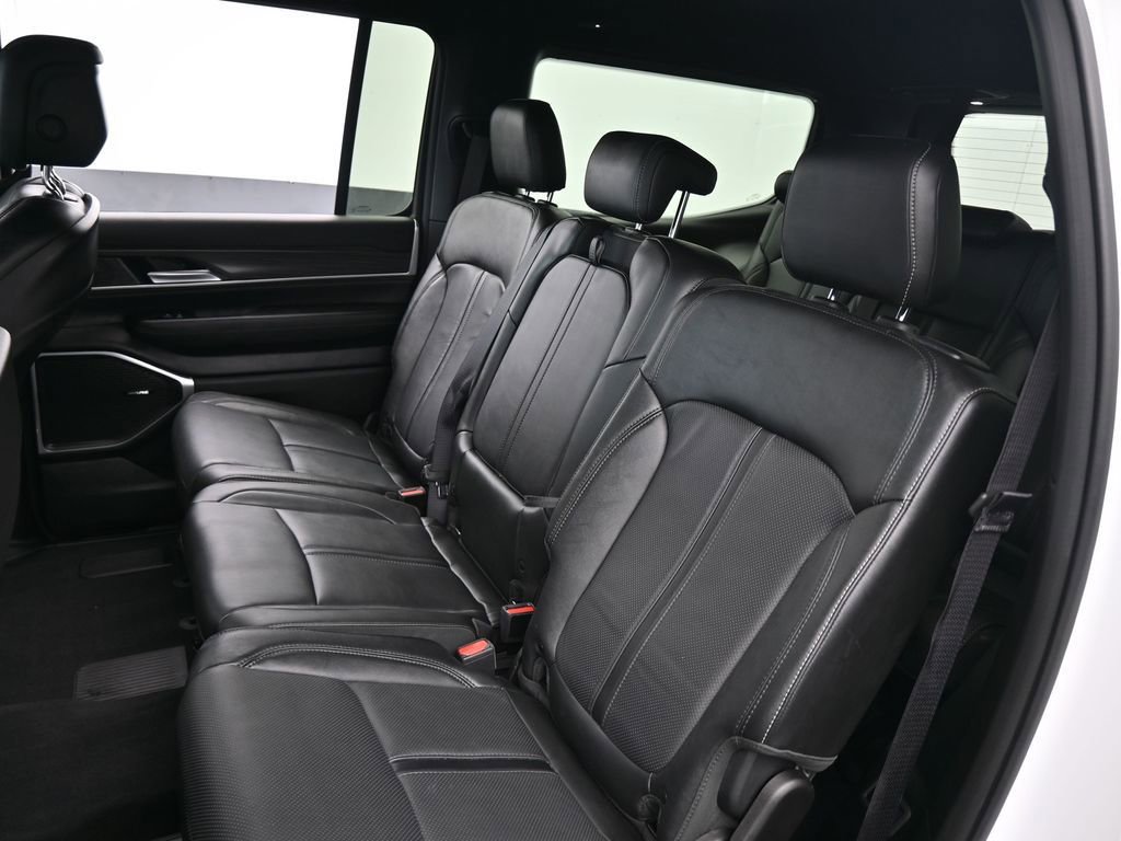 Used 2023 Jeep Wagoneer Series III w/ Preferred Equipment Group image 37