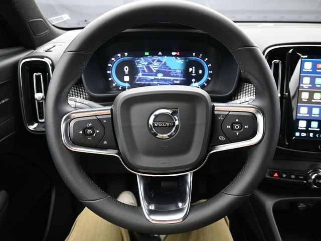 Used 2024 Volvo XC40 B5 Plus image 22