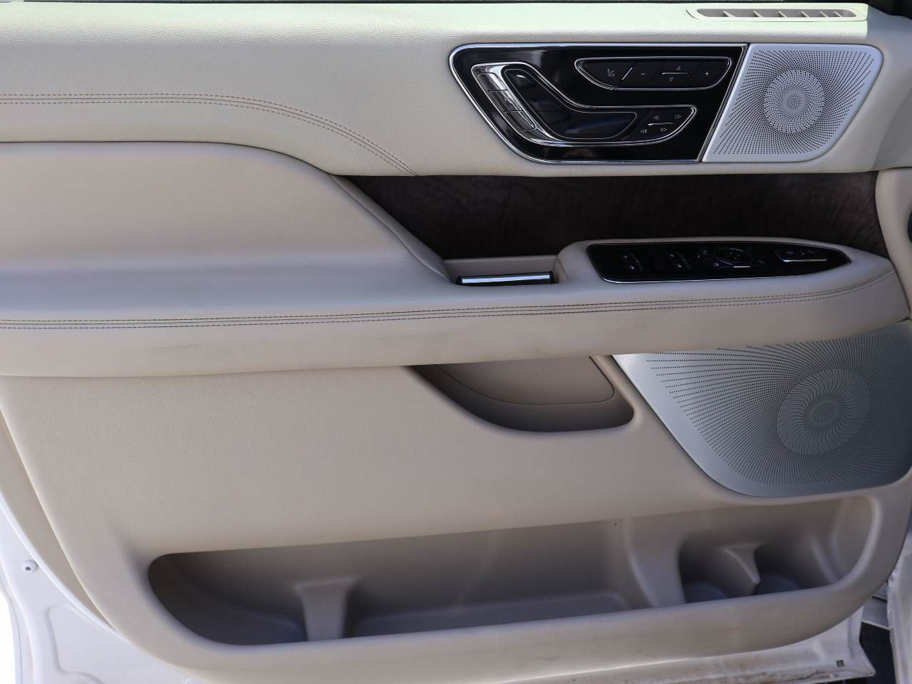 Used 2018 Lincoln Navigator L Reserve w/ Technology Package AWD/4WD image 7