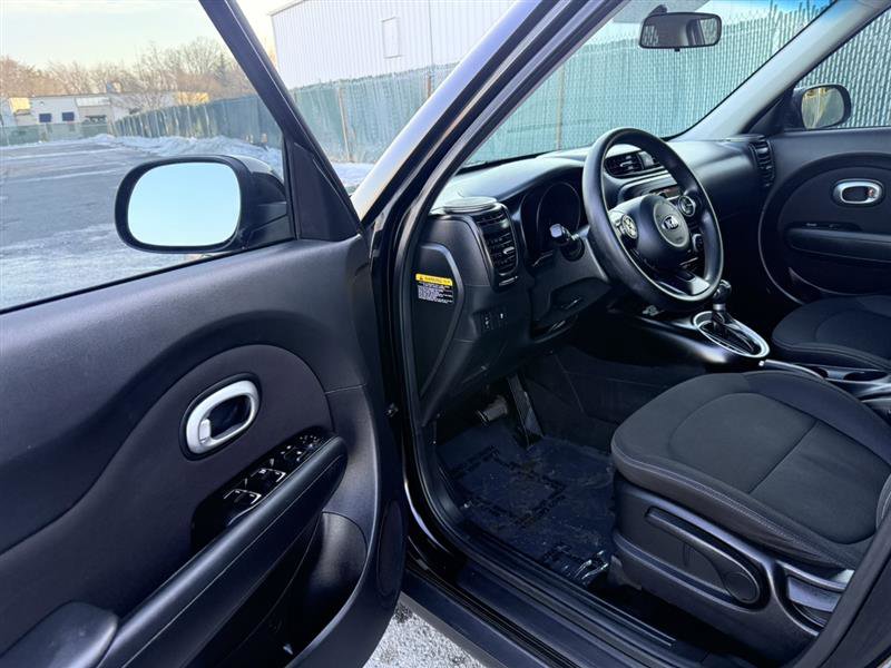 Used 2018 Kia Soul AUTO image 22