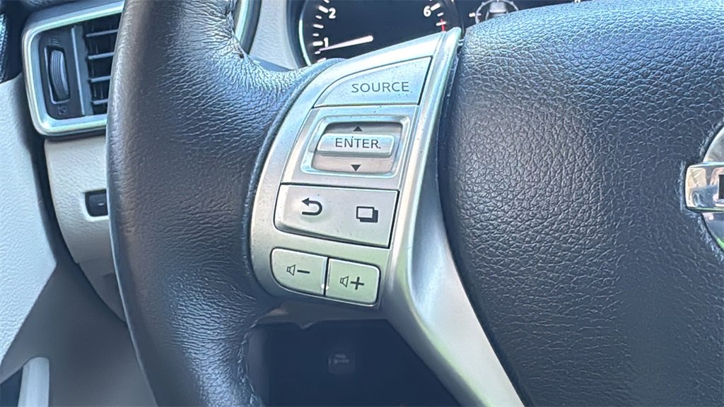 Used 2016 Nissan Rogue SL image 12