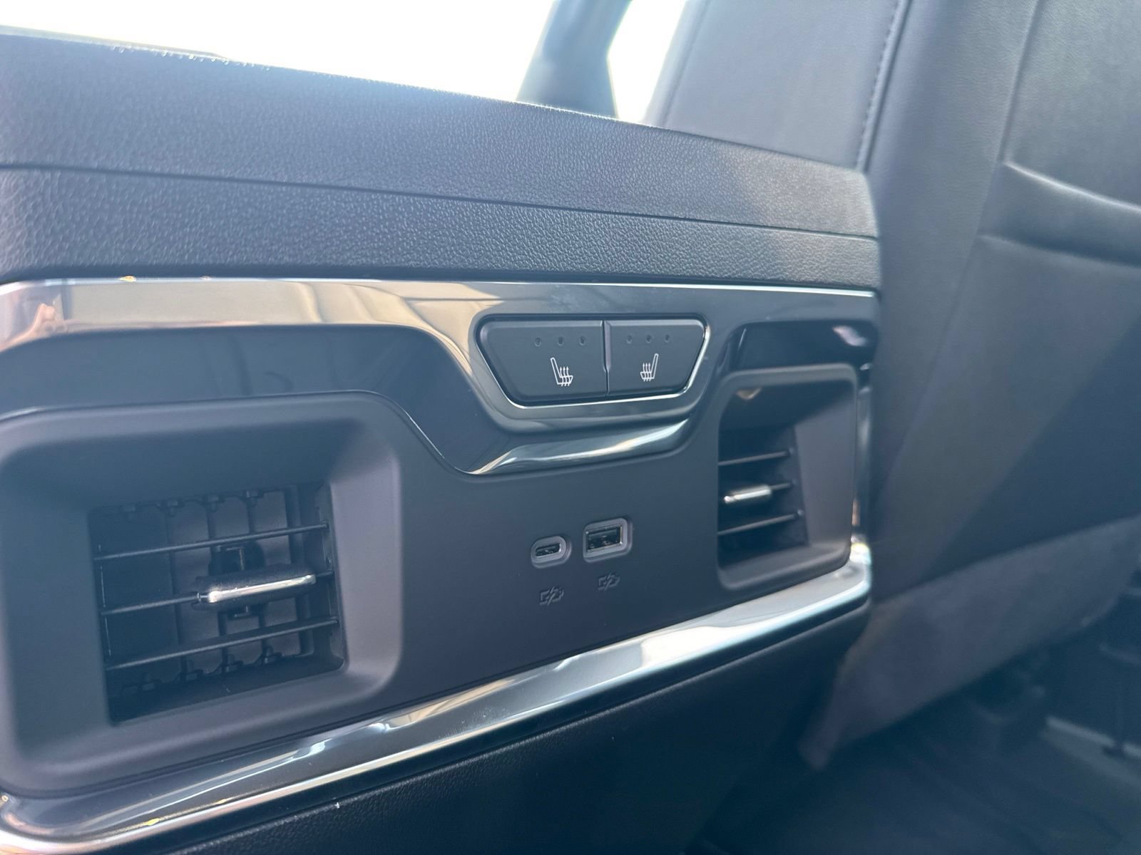 New 2026 Chevrolet Silverado 1500 High Country w/ High Country Premium Package AWD/4WD image 13
