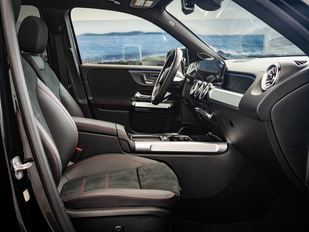 Used 2024 Mercedes-Benz GLB 250 4MATIC image 22