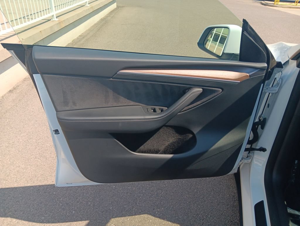 Used 2024 Tesla Model Y Long Range AWD/4WD image 10