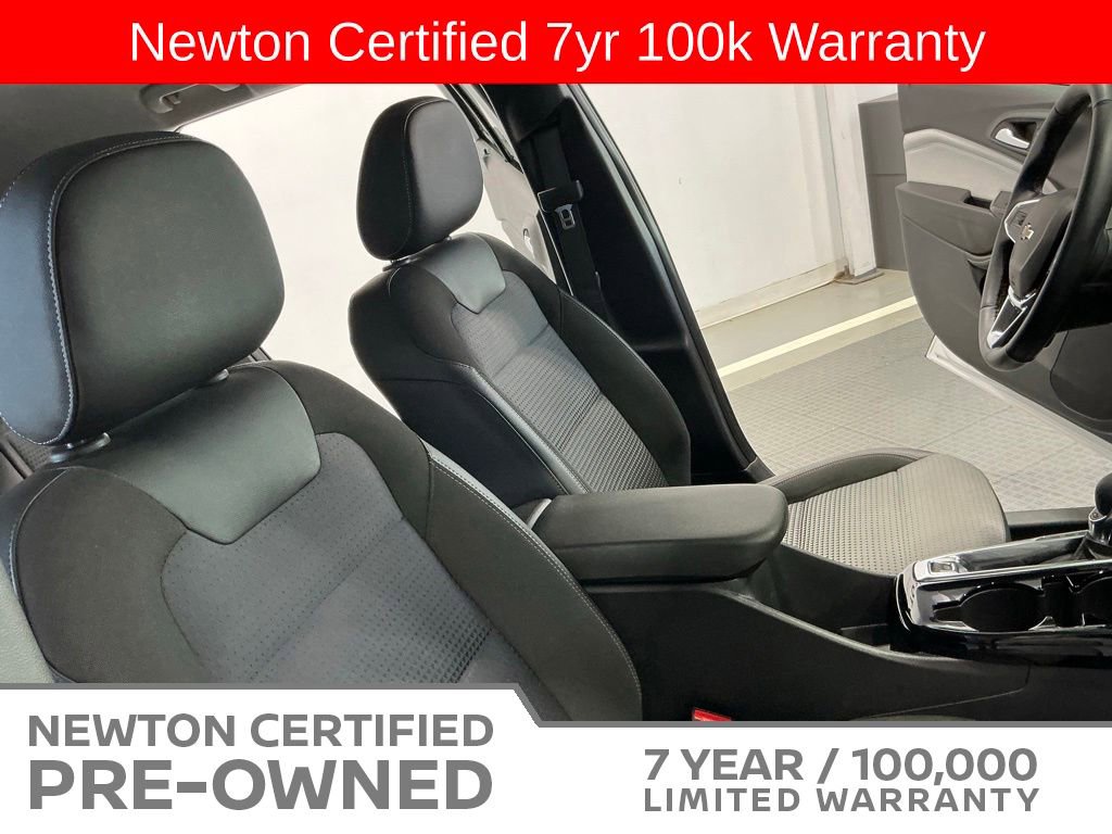 Used 2025 Chevrolet Trax LT w/ LT Convenience Package FWD image 12