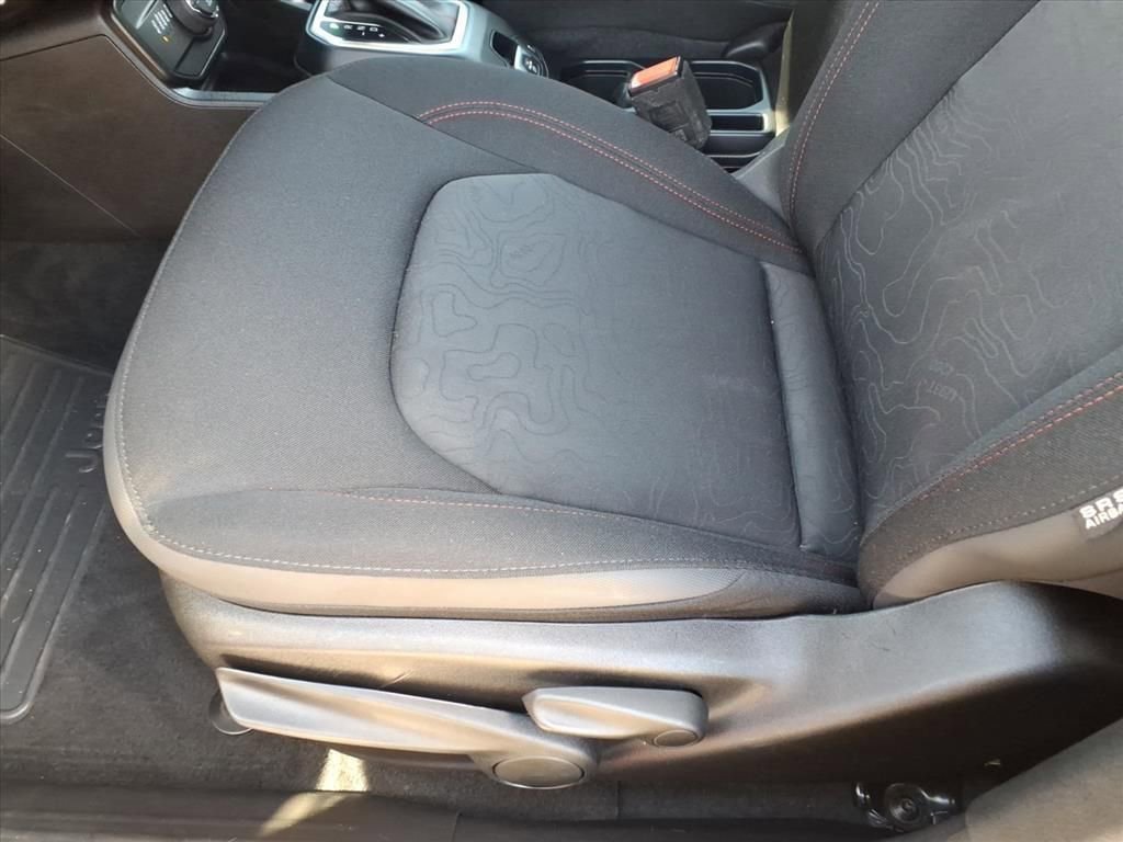 Used 2023 Jeep Renegade Trailhawk image 18