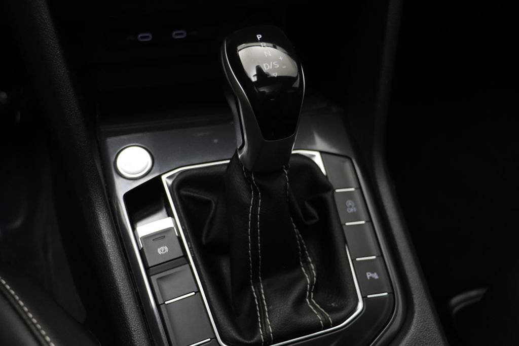 Certified 2023 Volkswagen Tiguan SE R-Line FWD image 11