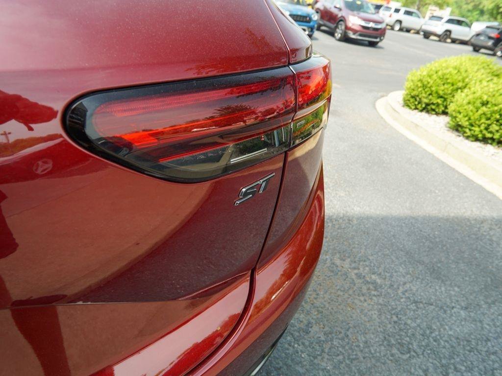 Used 2022 Buick Envision Essence w/ Technology Package II FWD image 9